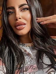 European mature mommies are spreading their pussy on camera