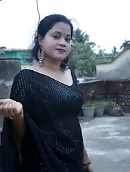 DawnSkye presents her sexy feet.