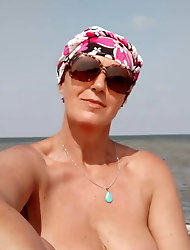 Aged mistresses are exposing their hot lines on cam