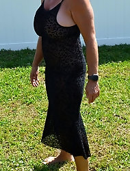 Famous celebrities from a shopping emporium in pictures