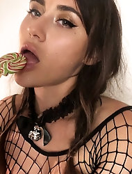 Staggering businesswoman wants to suduce the stranger