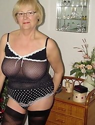 Mommies get undressed